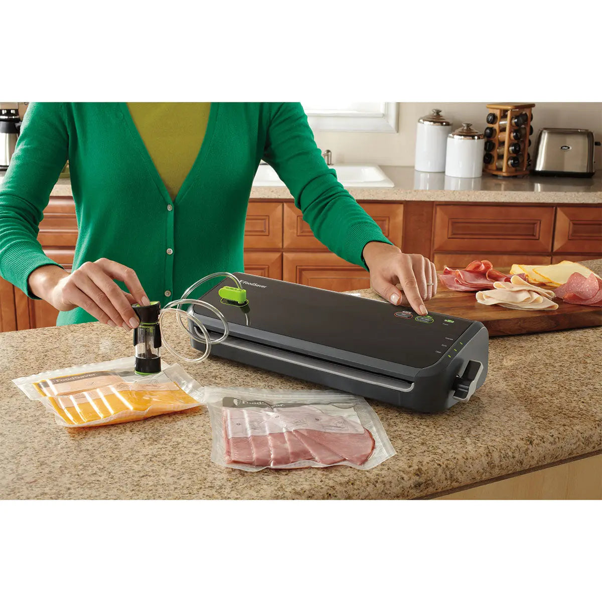 FoodSaver FM2000 Vacuum Sealer Starter System with Bags Hand C Mart