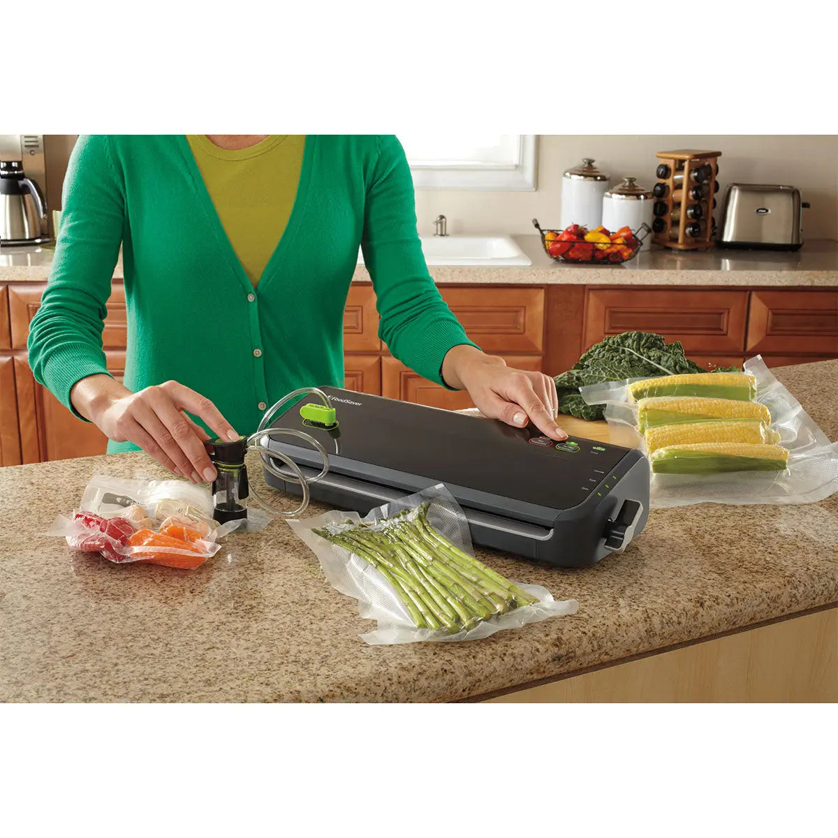 FoodSaver FM2000 Vacuum Sealer Starter System with Bags Hand C Mart