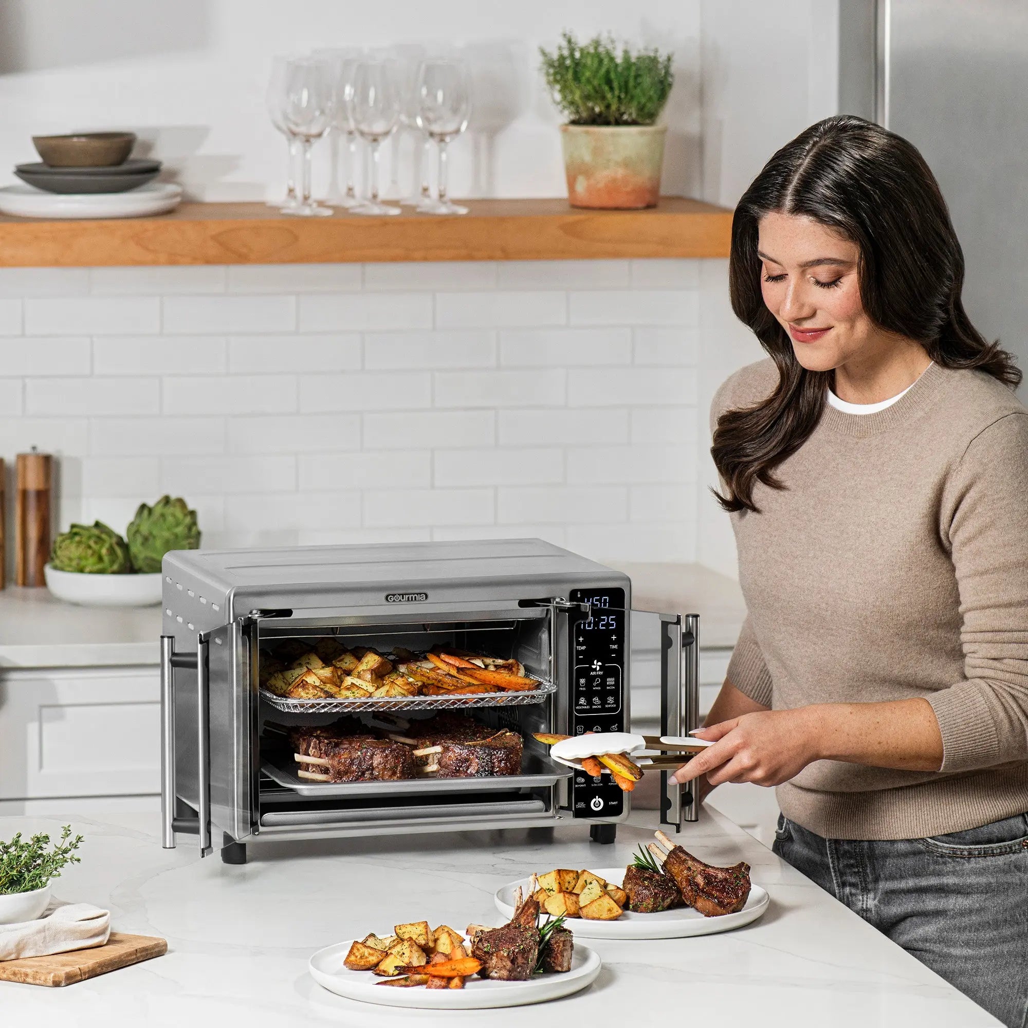 Interior View of Gourmia Toaster Oven Fitting 12-Inch Pizza and 6 Slices of Toast
